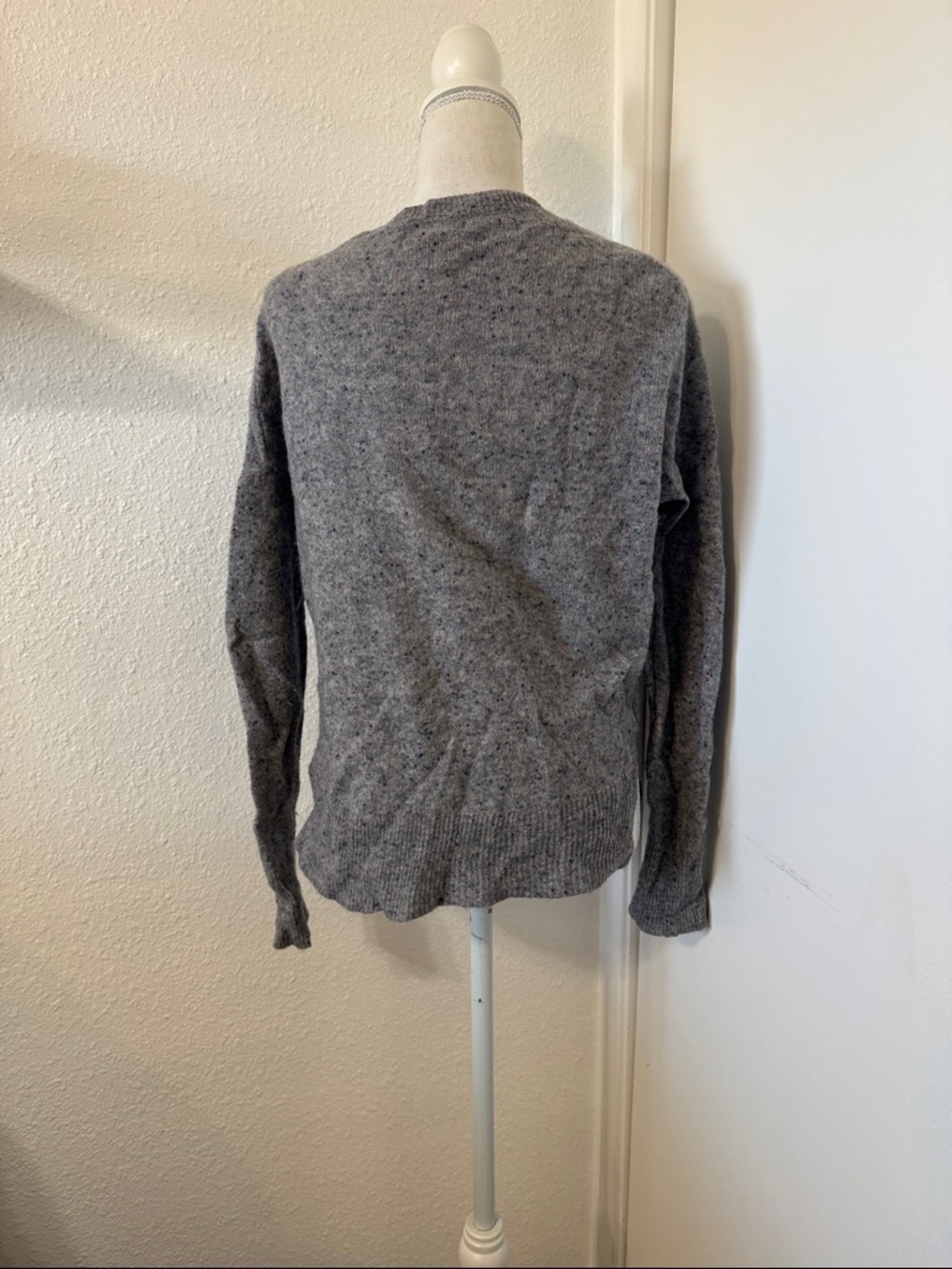 Philosophy 100% Cashmere Sweater Women's Size Large Grey Crewneck Soft Cozy - Picture 2 of 13